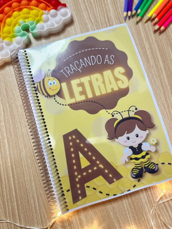 A apostila Traçando as letras📝✨🐝*